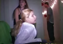 Sarışın bir hemşire 4k porn party ile üçlü saf kadın